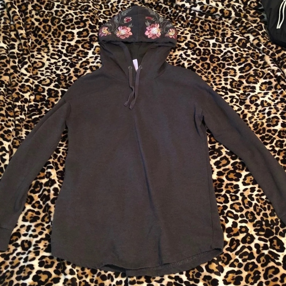 Pullover embroidered hoodie